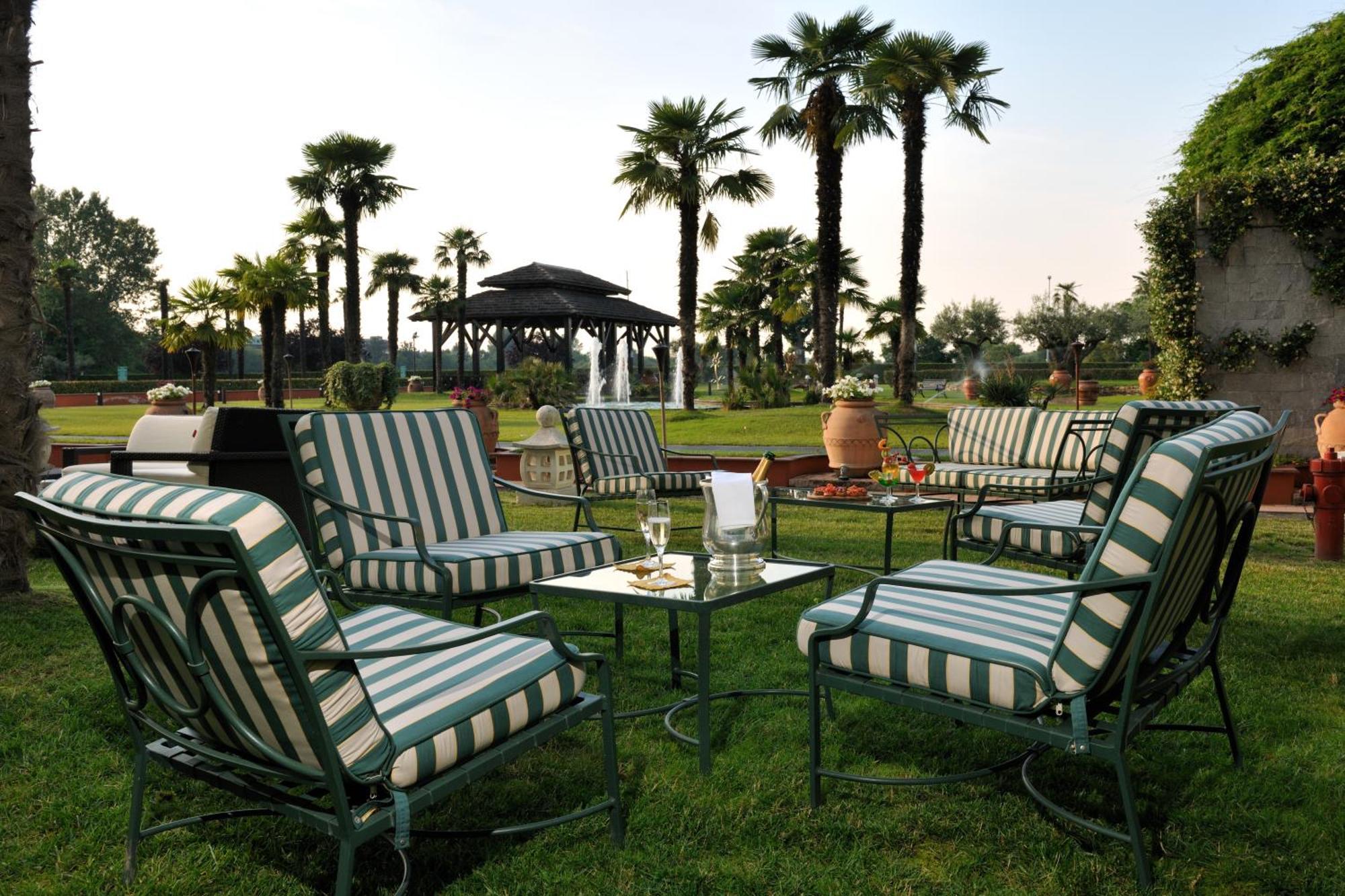 Royal Garden Assago Milano Hotel Exterior photo