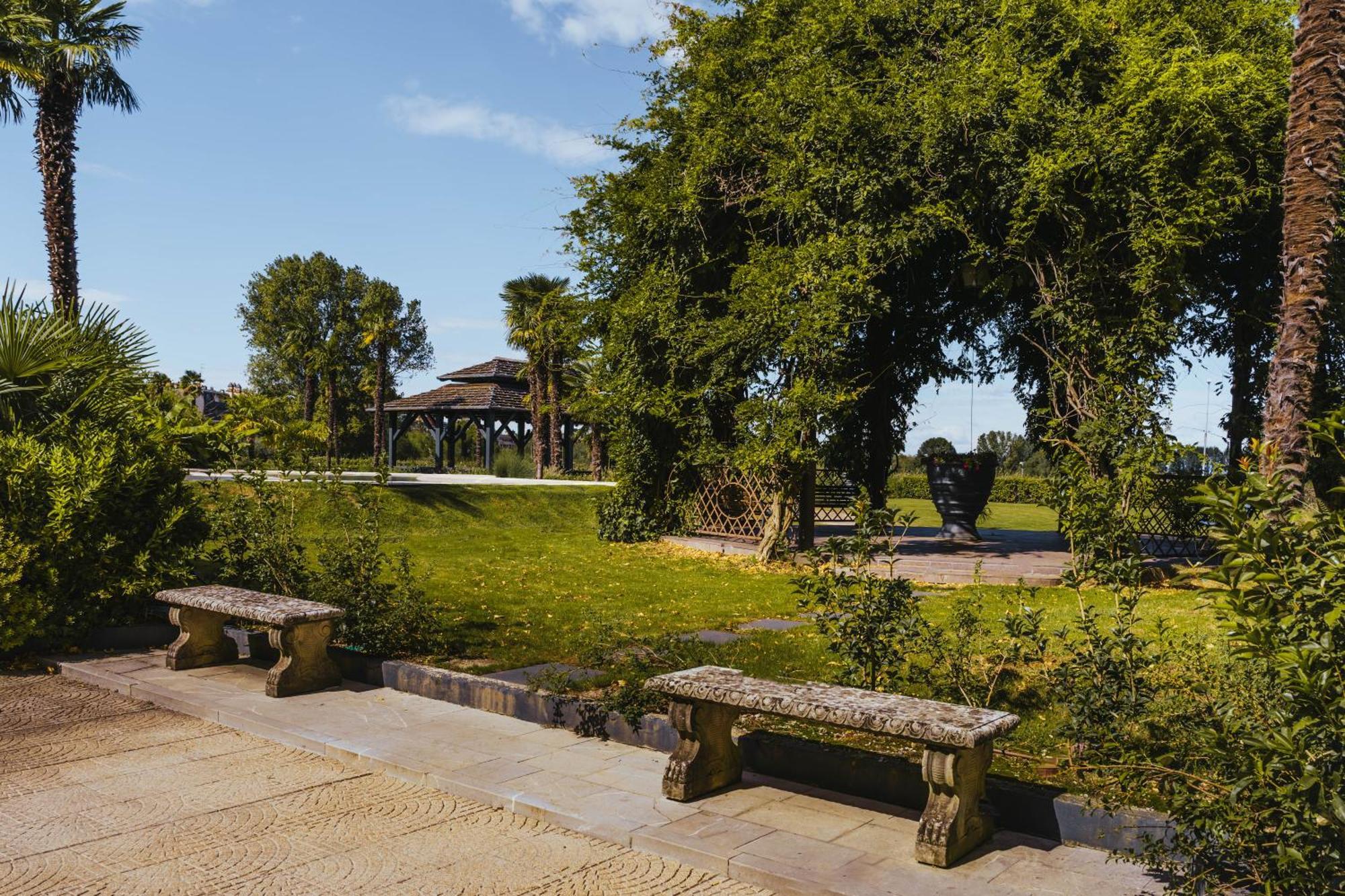 Royal Garden Assago Milano Hotel Exterior photo